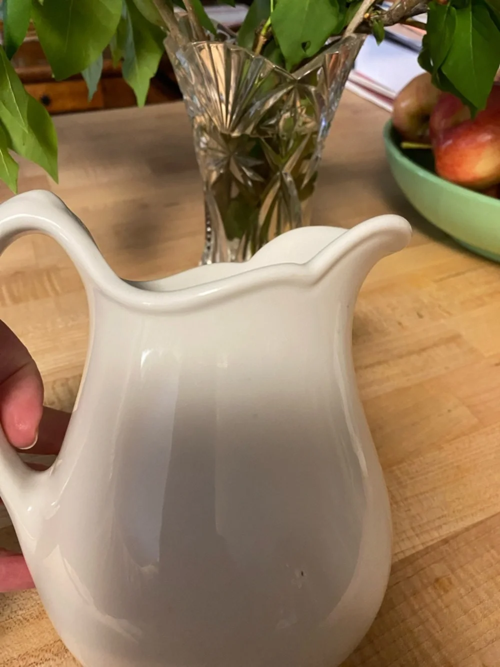 Sterling White stoneware pitcher with Scalloped Rim - Picture 4 of 7